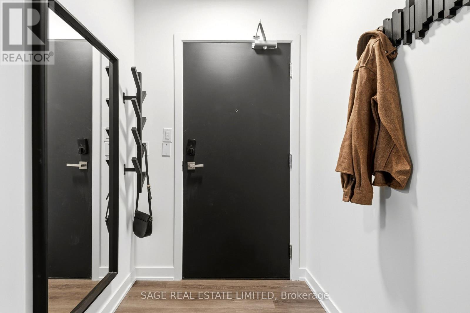 #704 840 ST CLAIR AVENUE W - 2
