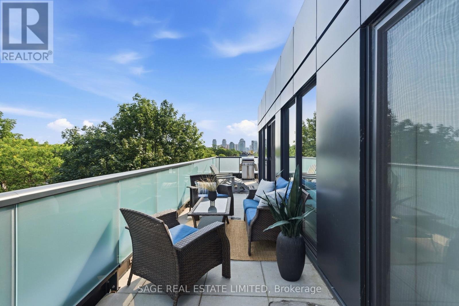 #704 840 ST CLAIR AVENUE W - 22