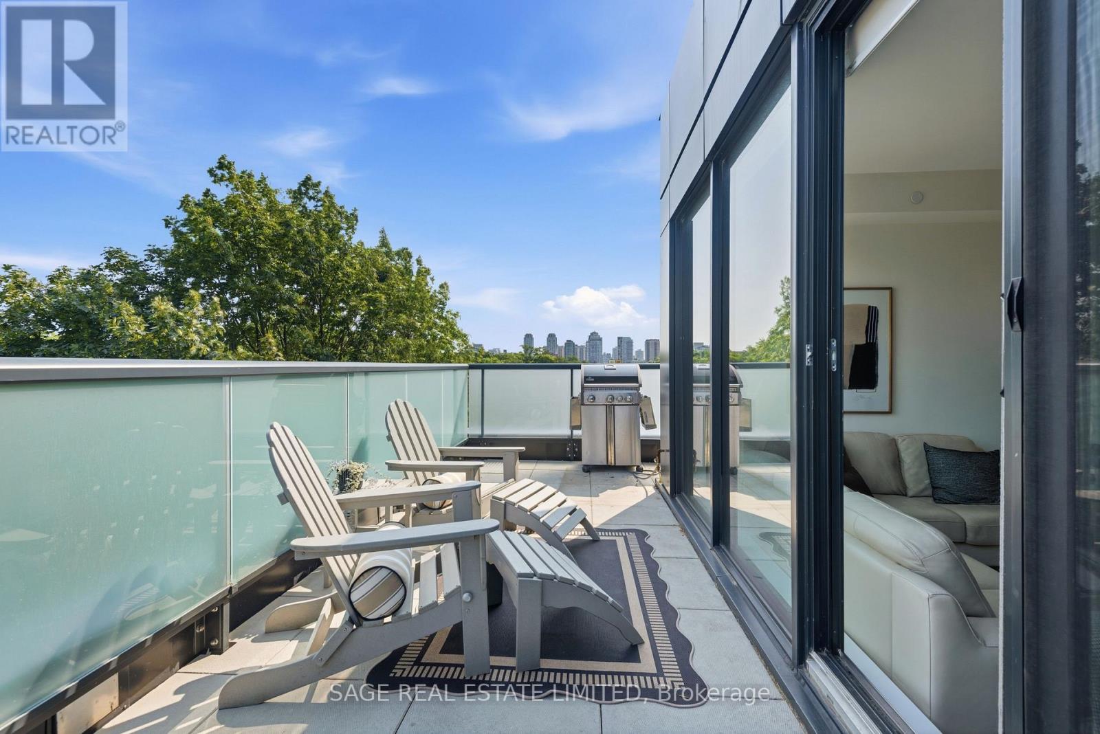 #704 840 ST CLAIR AVENUE W - 24