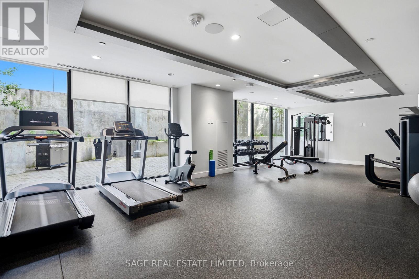 #704 840 ST CLAIR AVENUE W - 27