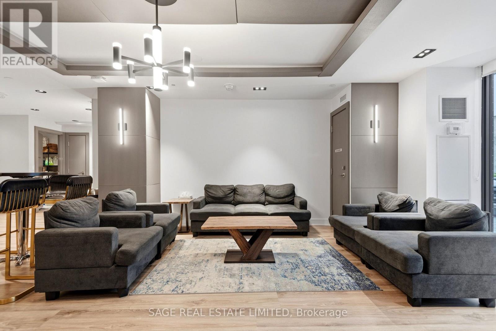 #704 840 ST CLAIR AVENUE W - 28