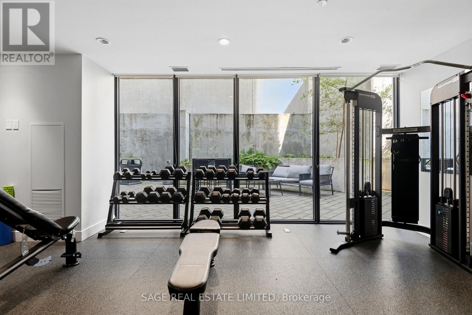 #704 840 ST CLAIR AVENUE W - 31