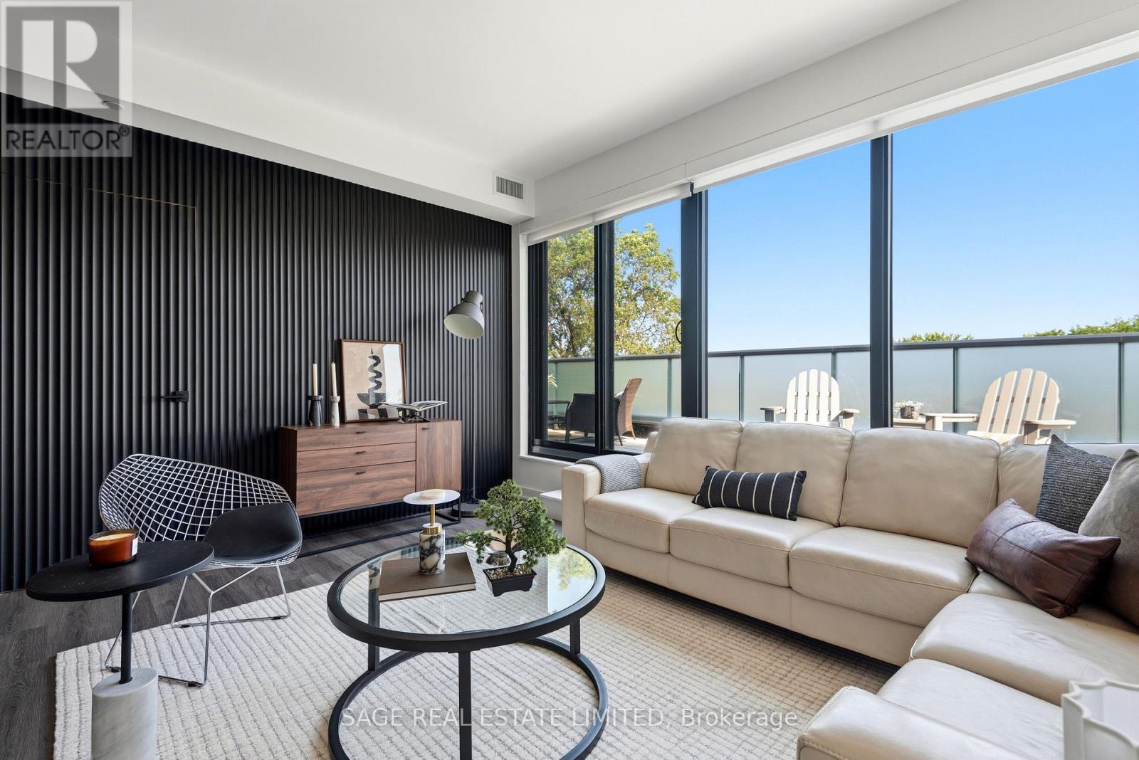 #704 840 ST CLAIR AVENUE W - 4