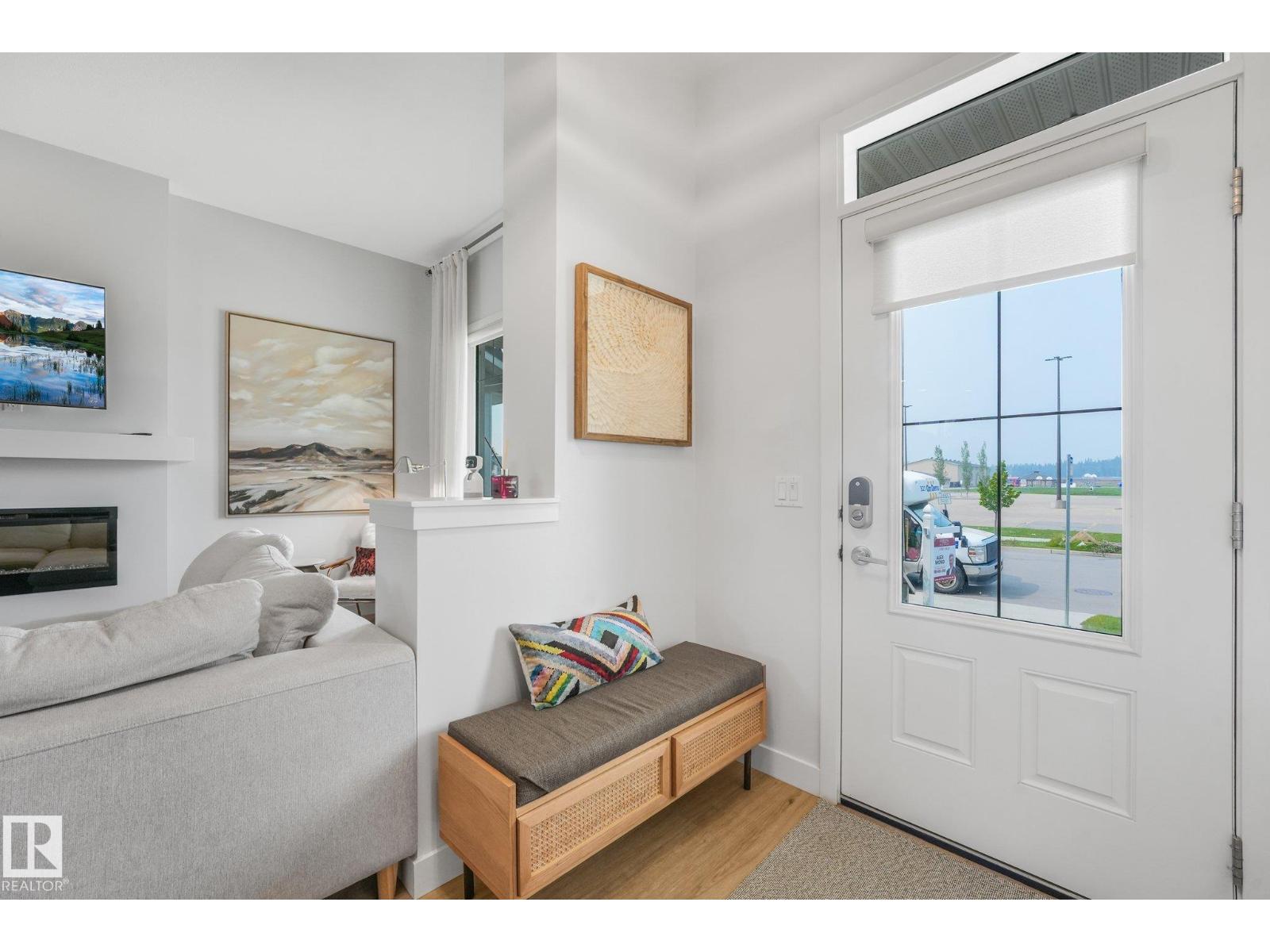 5281 Edgemont BV NW - 2