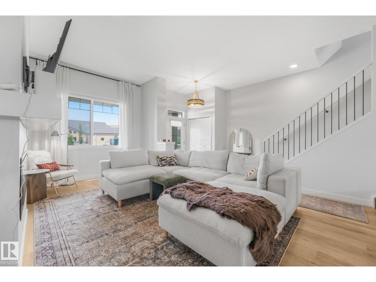 5281 Edgemont BV NW - 11