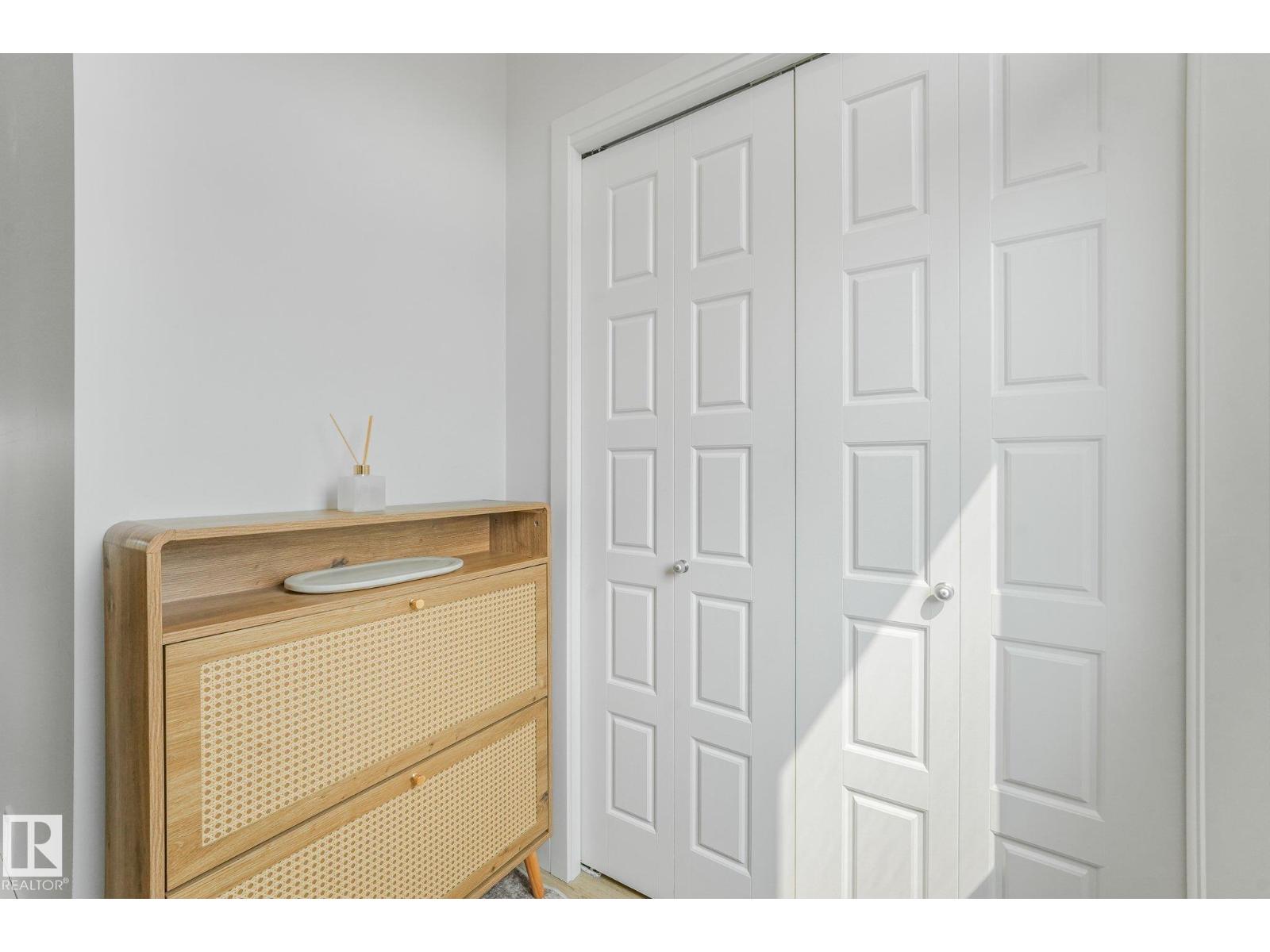 5281 Edgemont BV NW - 38