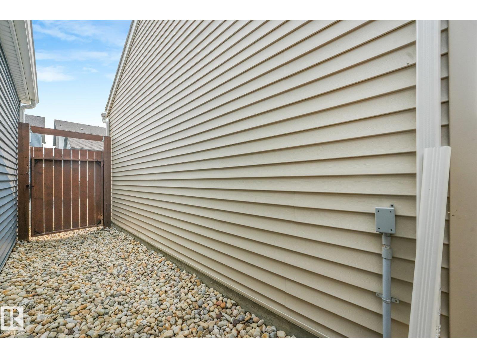 5281 Edgemont BV NW - 45