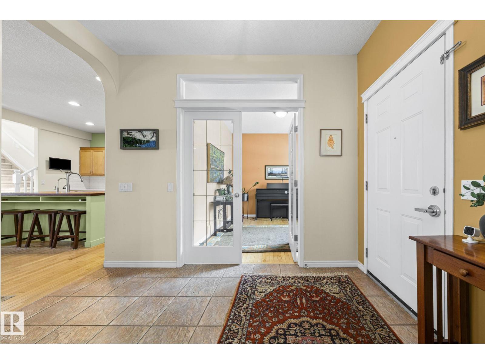 9923 89 ST NW - 8