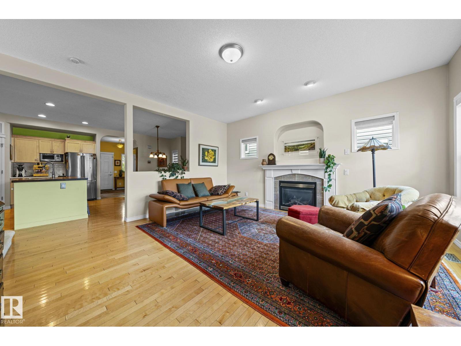 9923 89 ST NW - 23