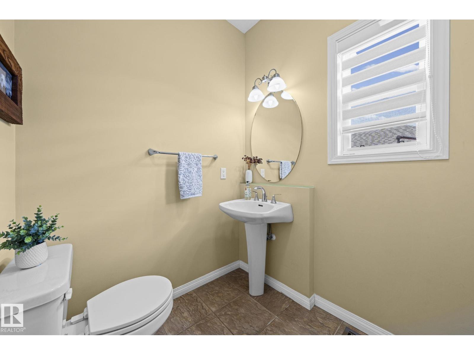 9923 89 ST NW - 25