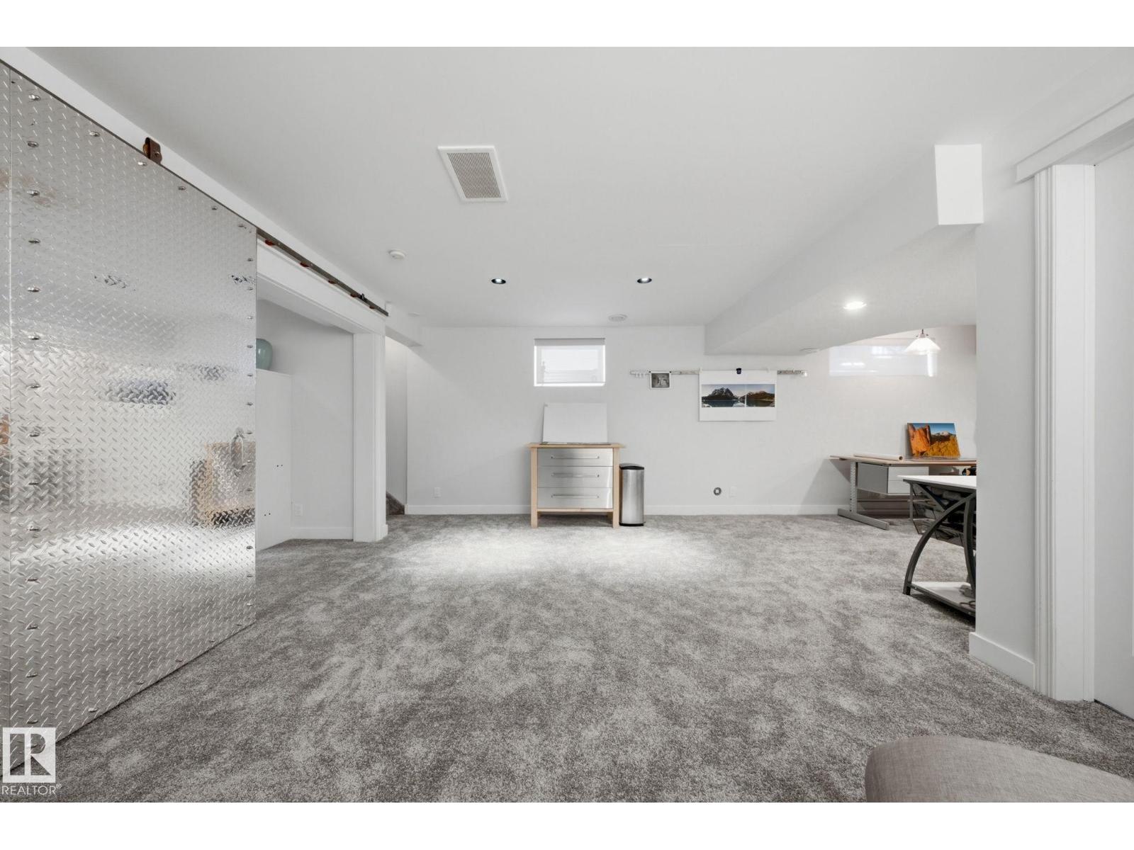 9923 89 ST NW - 40