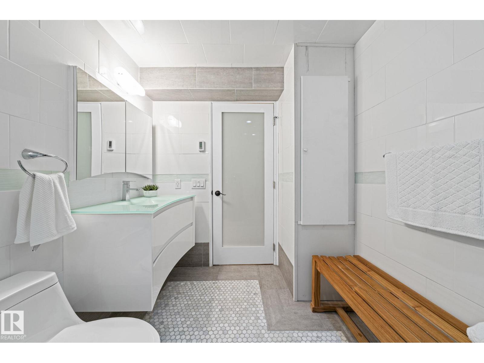 9923 89 ST NW - 55