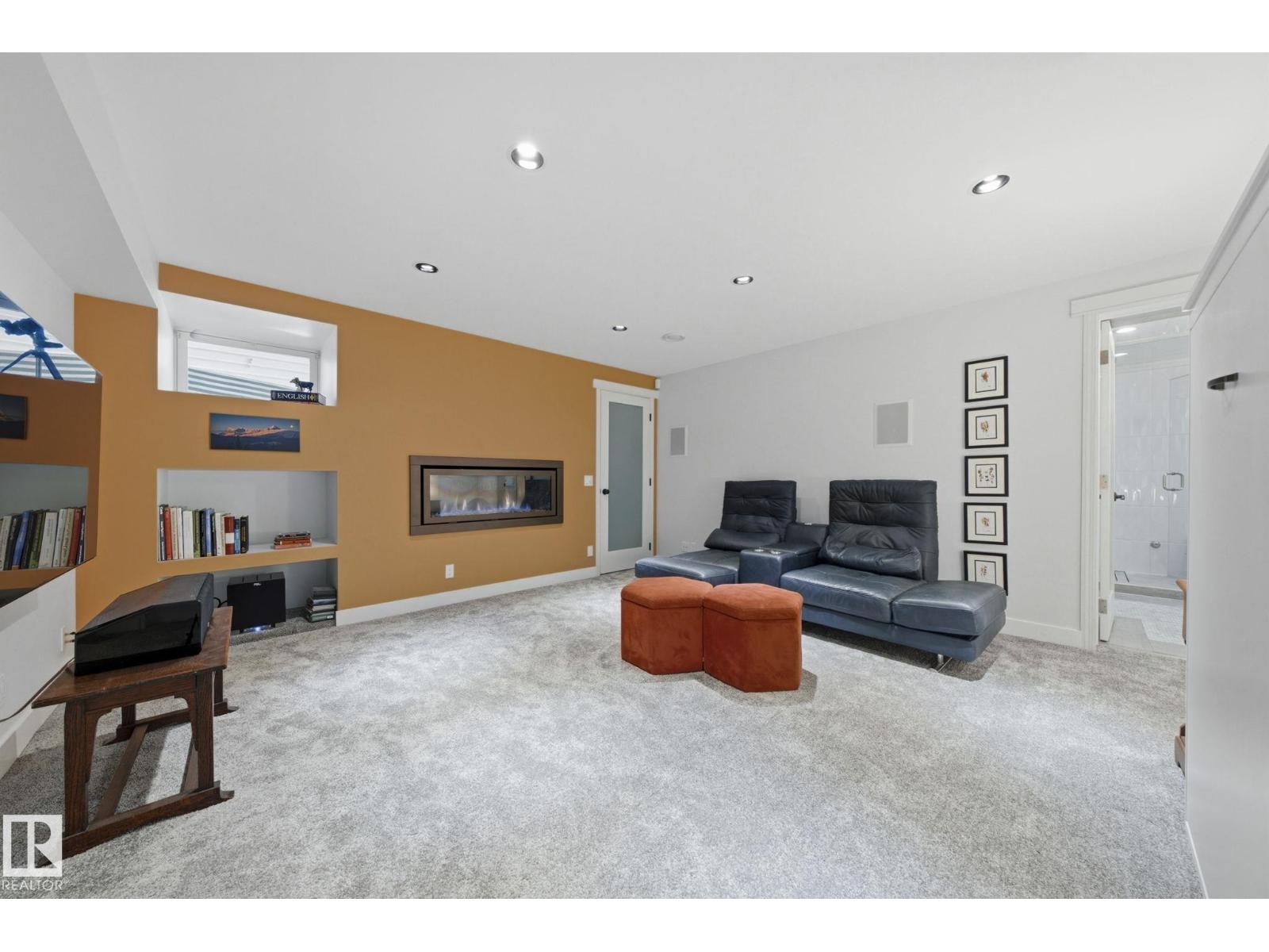 9923 89 ST NW - 47