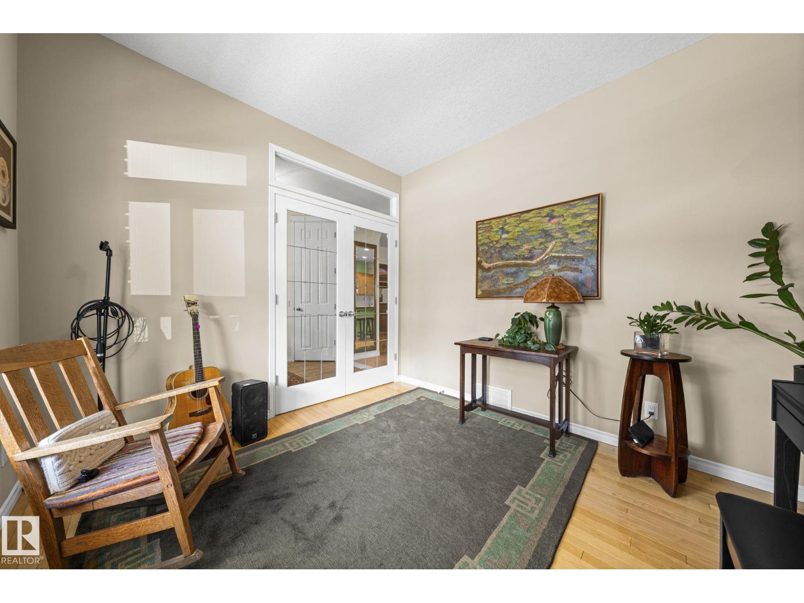 9923 89 ST NW - 10