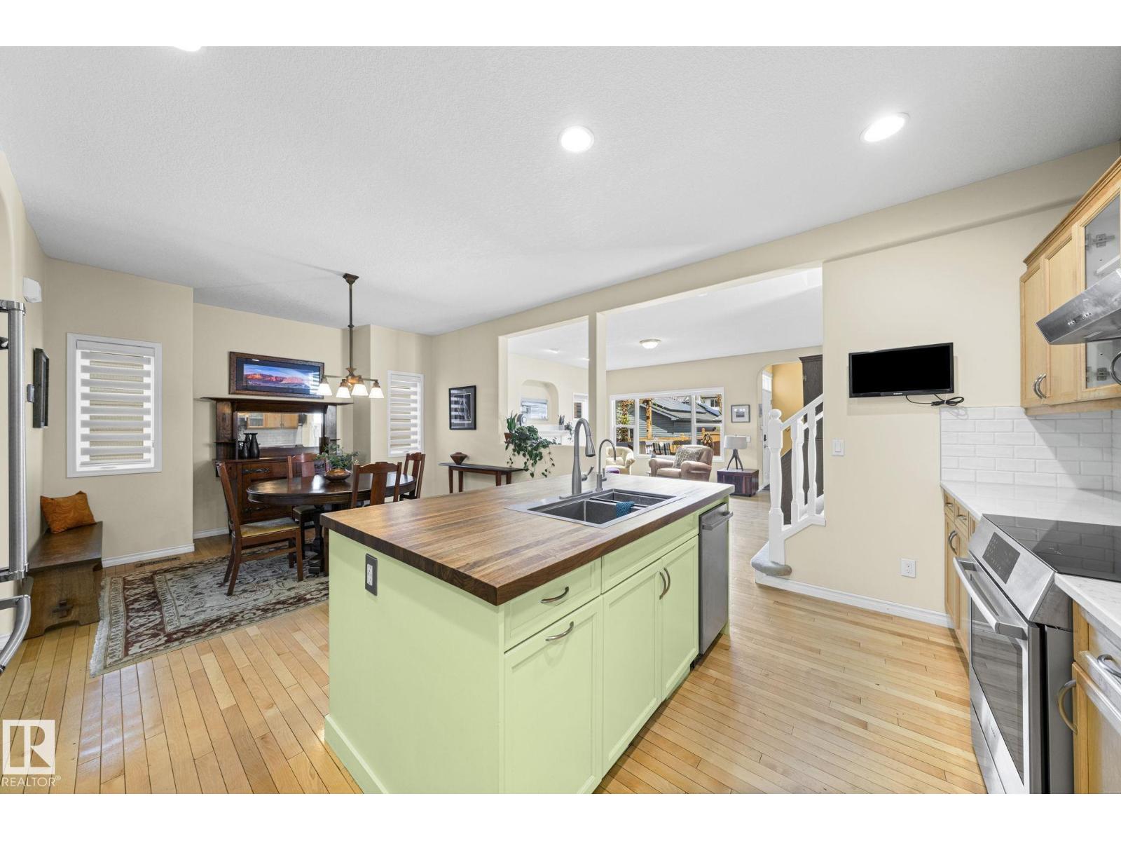 9923 89 ST NW - 17