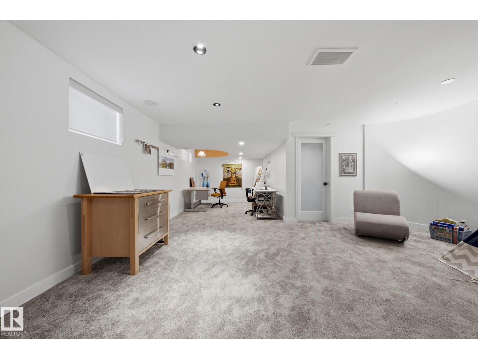9923 89 ST NW - 39