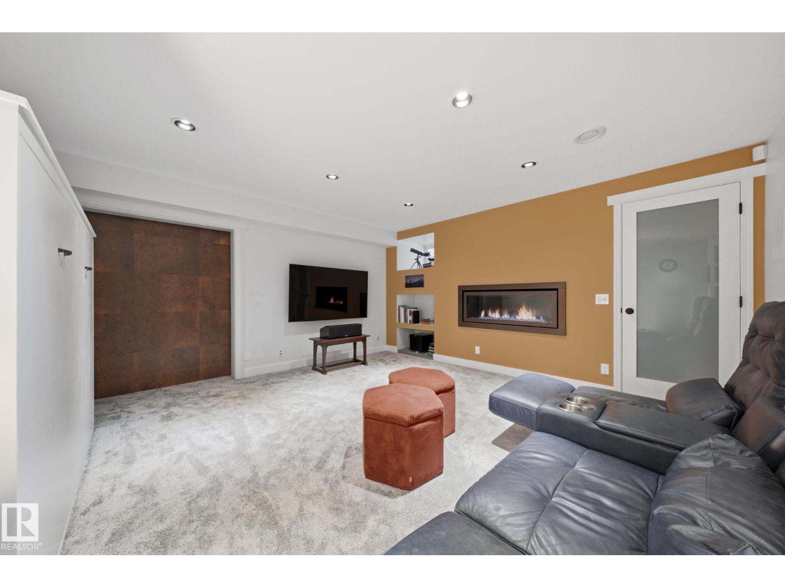 9923 89 ST NW - 49