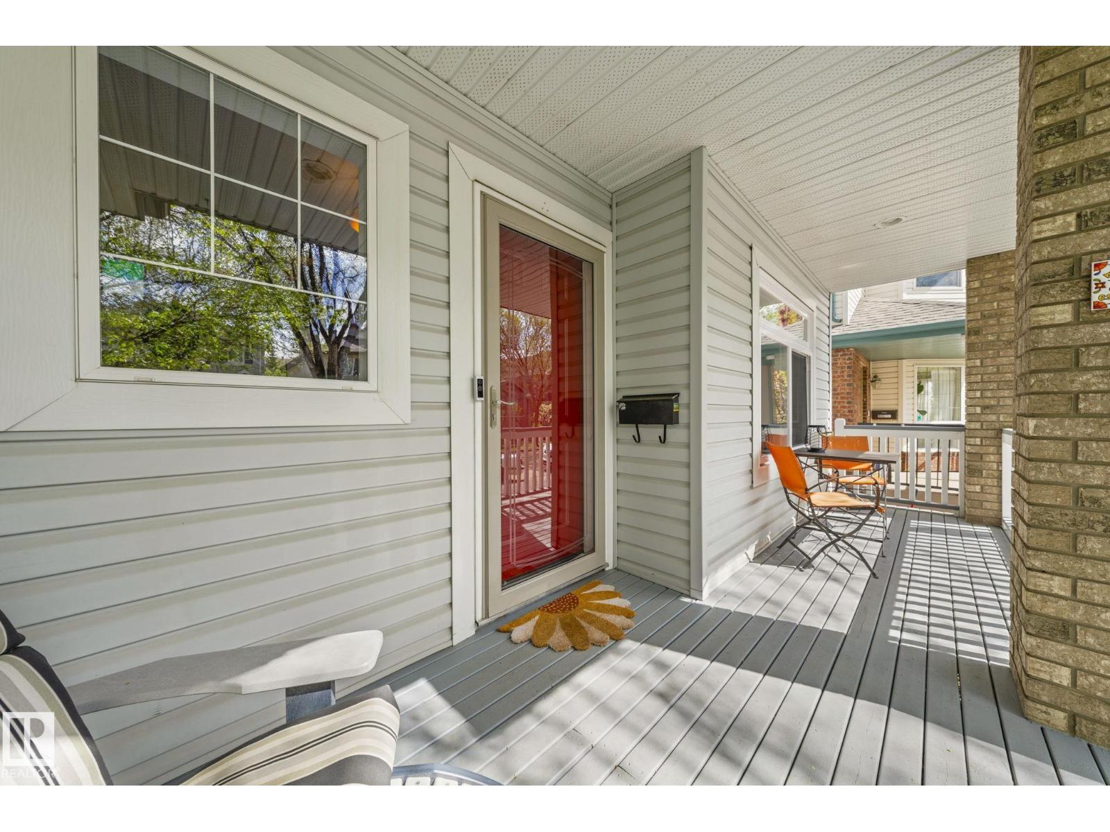 9923 89 ST NW - 5