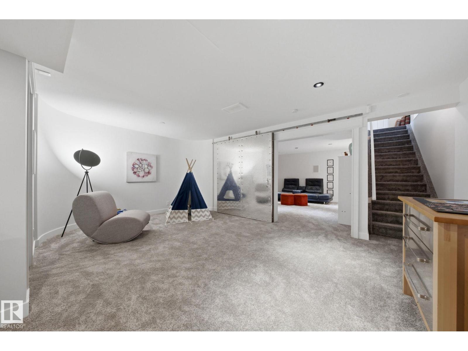 9923 89 ST NW - 46