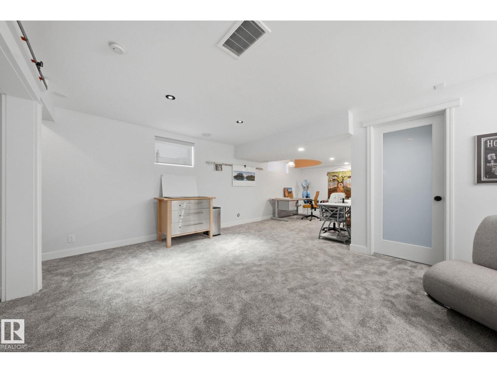 9923 89 ST NW - 41