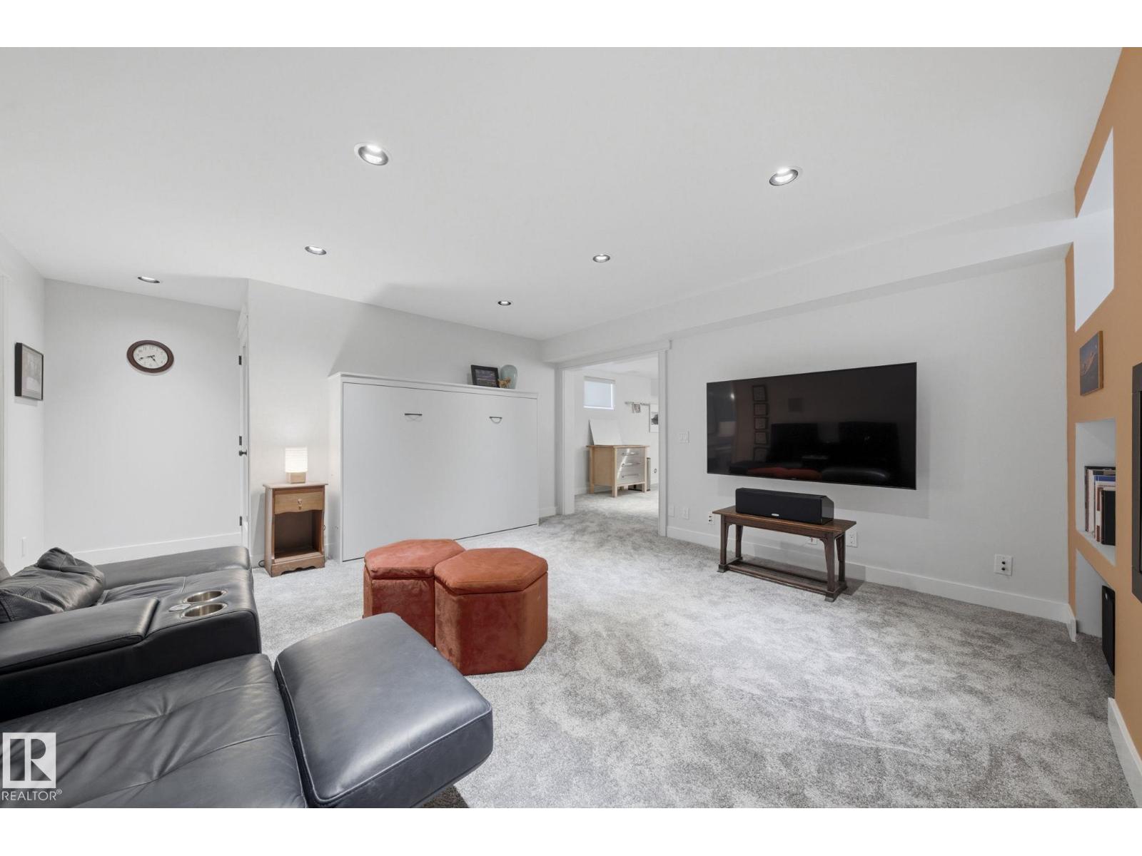 9923 89 ST NW - 50