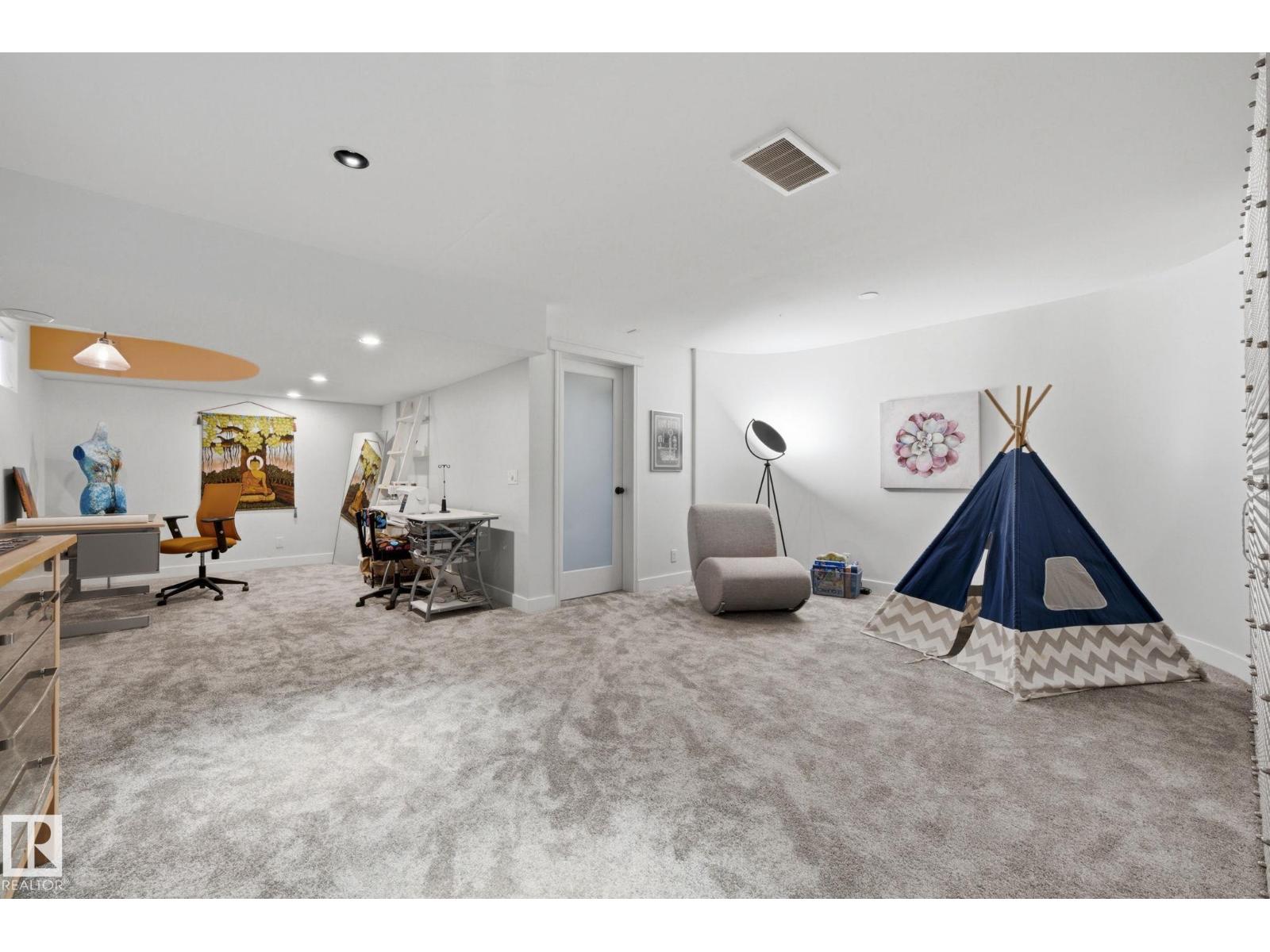 9923 89 ST NW - 44
