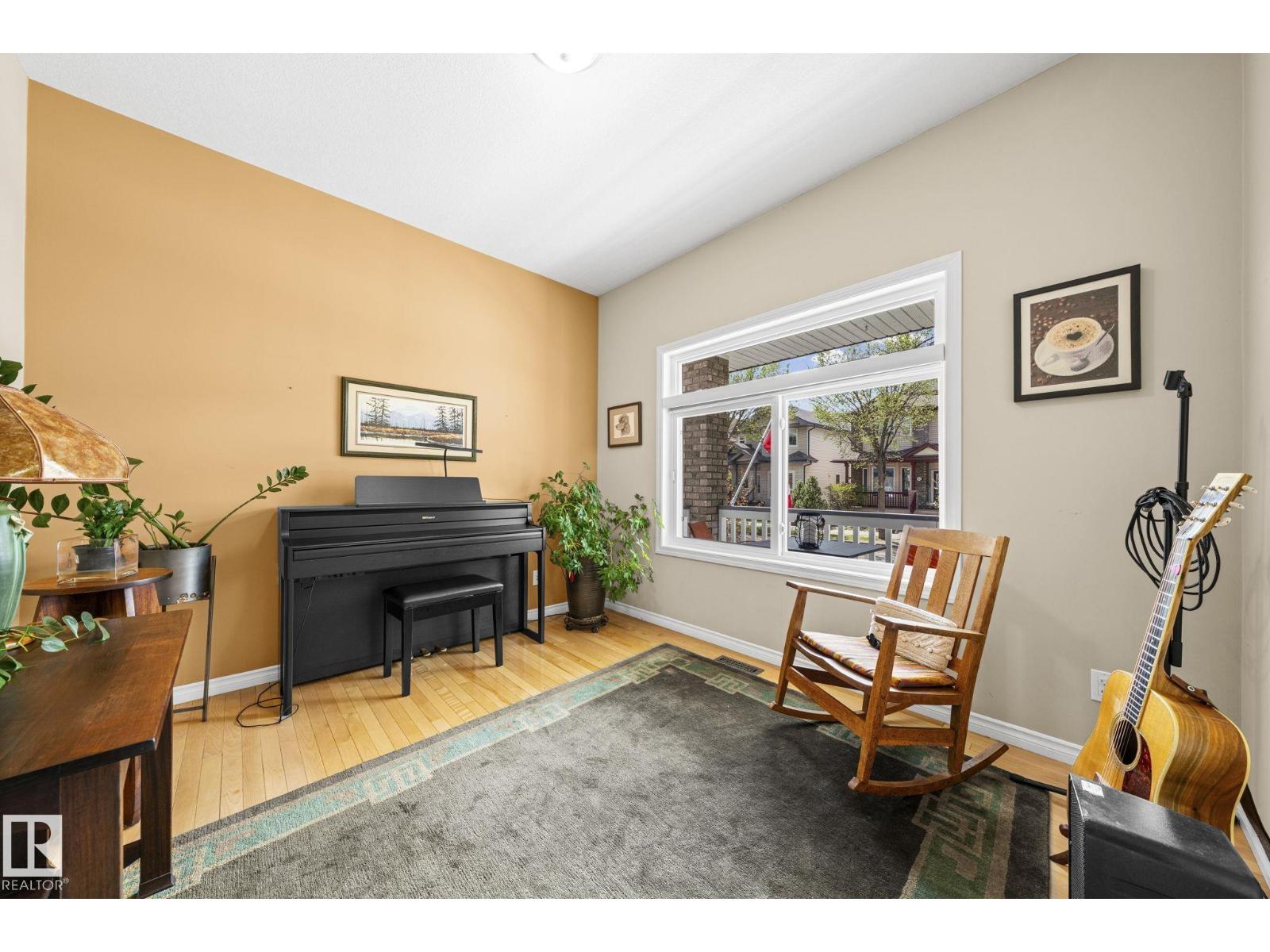 9923 89 ST NW - 9