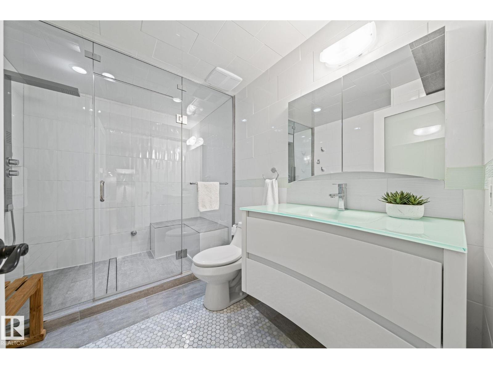 9923 89 ST NW - 53