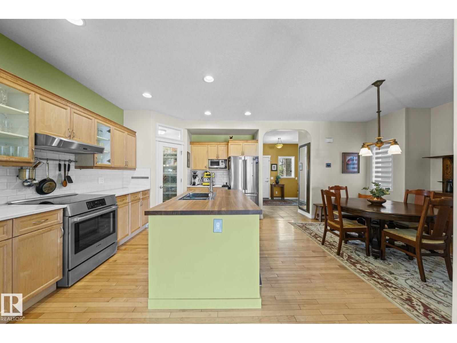 9923 89 ST NW - 16