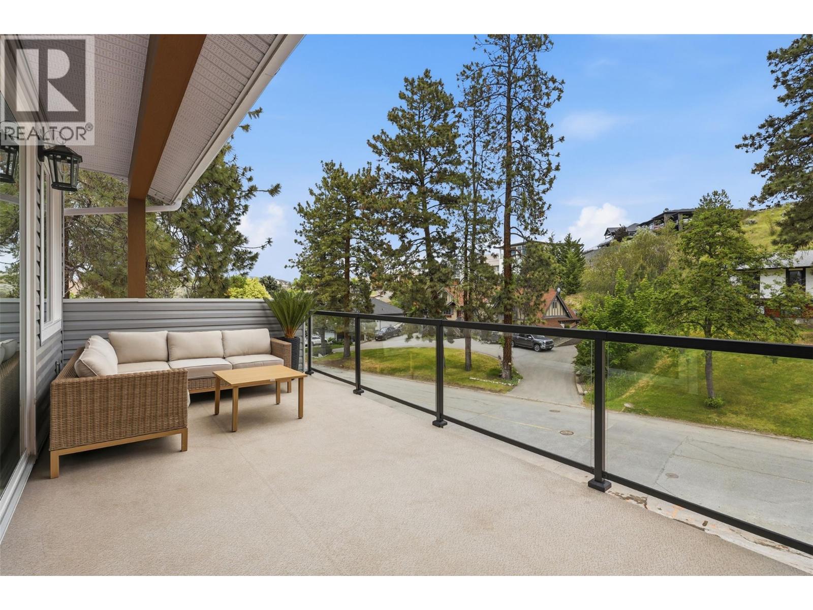 1832 SPRINGHILL Drive - 32