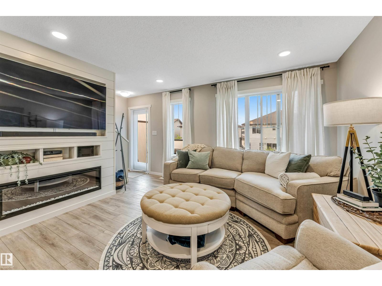 #25 1530 TAMARACK BV NW - Image 13