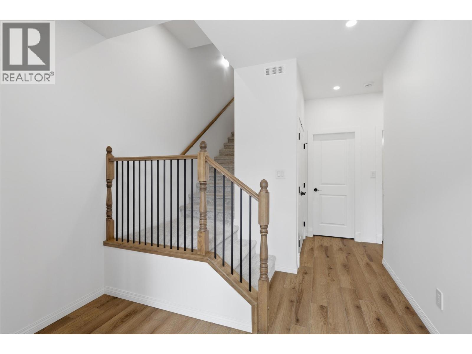 1834 SPRINGHILL Drive - 8