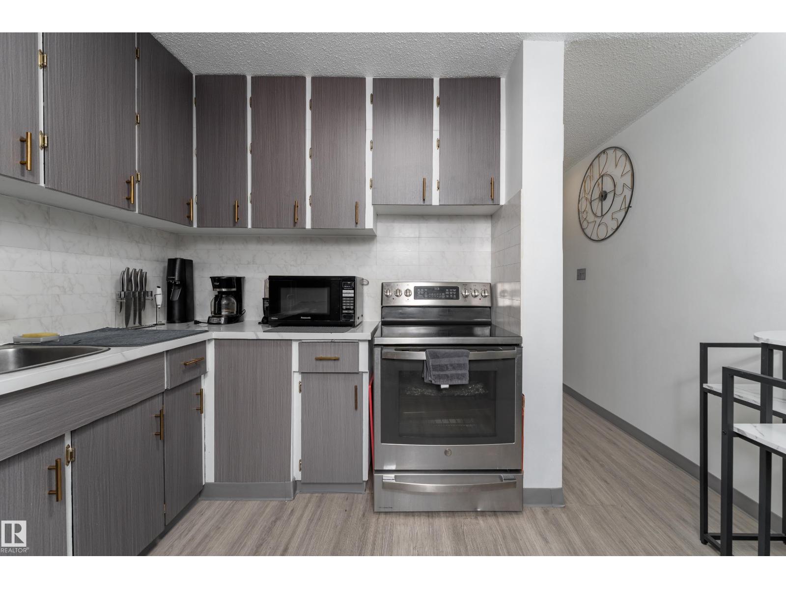105 Callingwood Two NW - 14