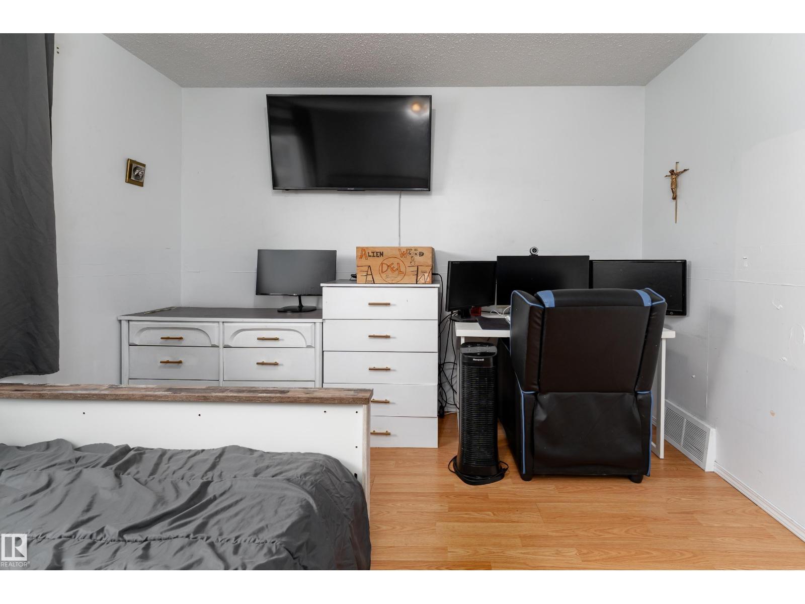 105 Callingwood Two NW - 24