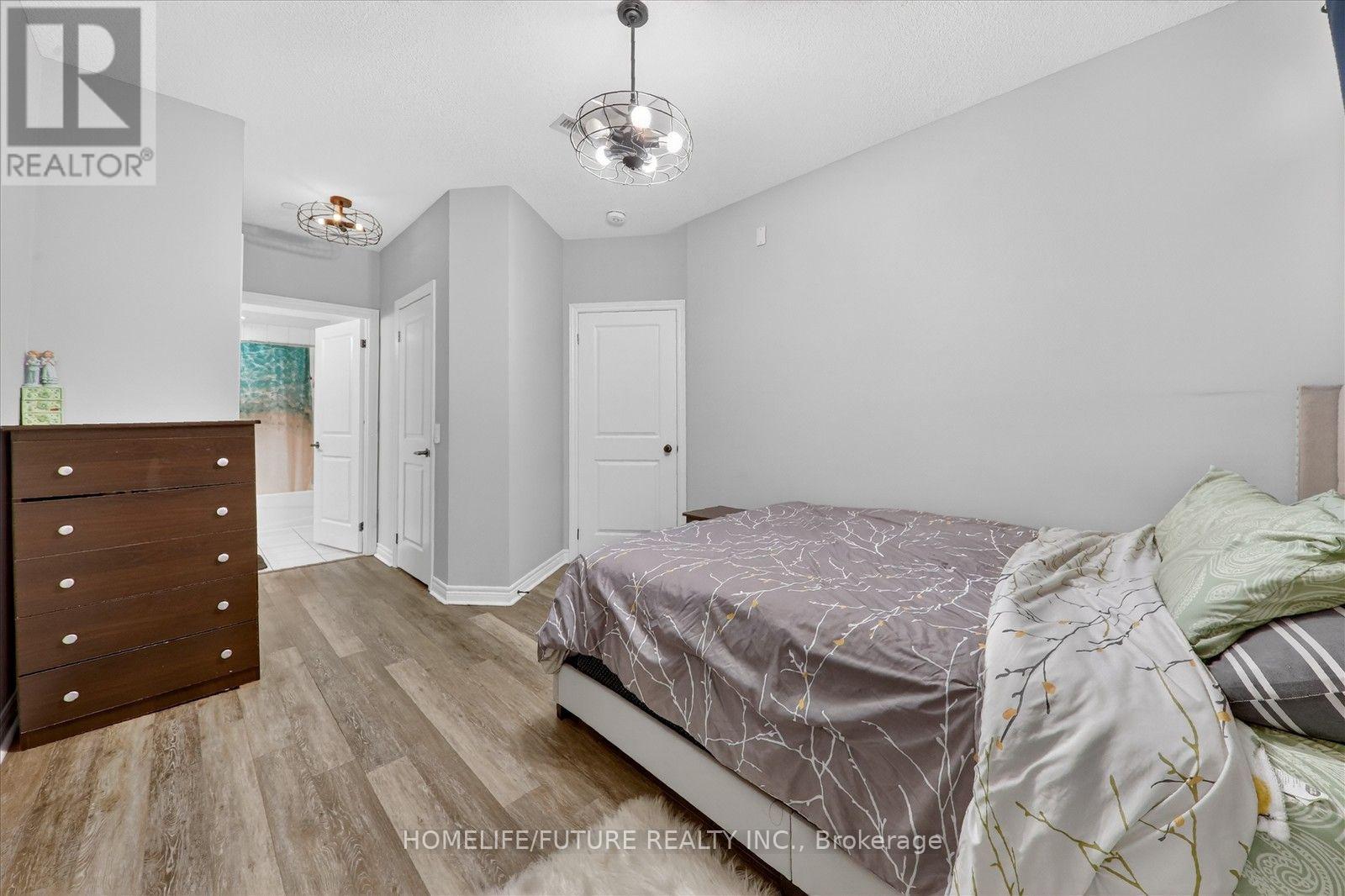 #125 7325 MARKHAM ROAD - 16