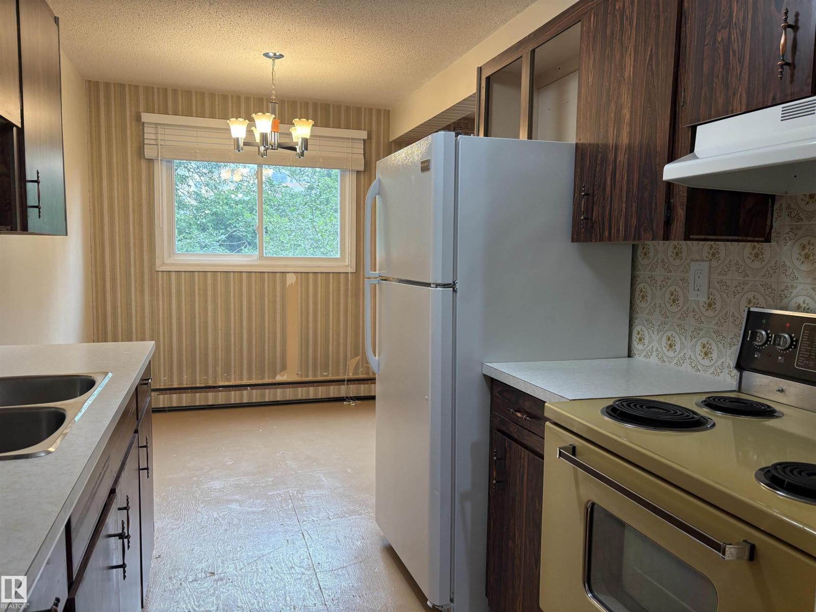 #301 10320 113 ST NW - Image 9