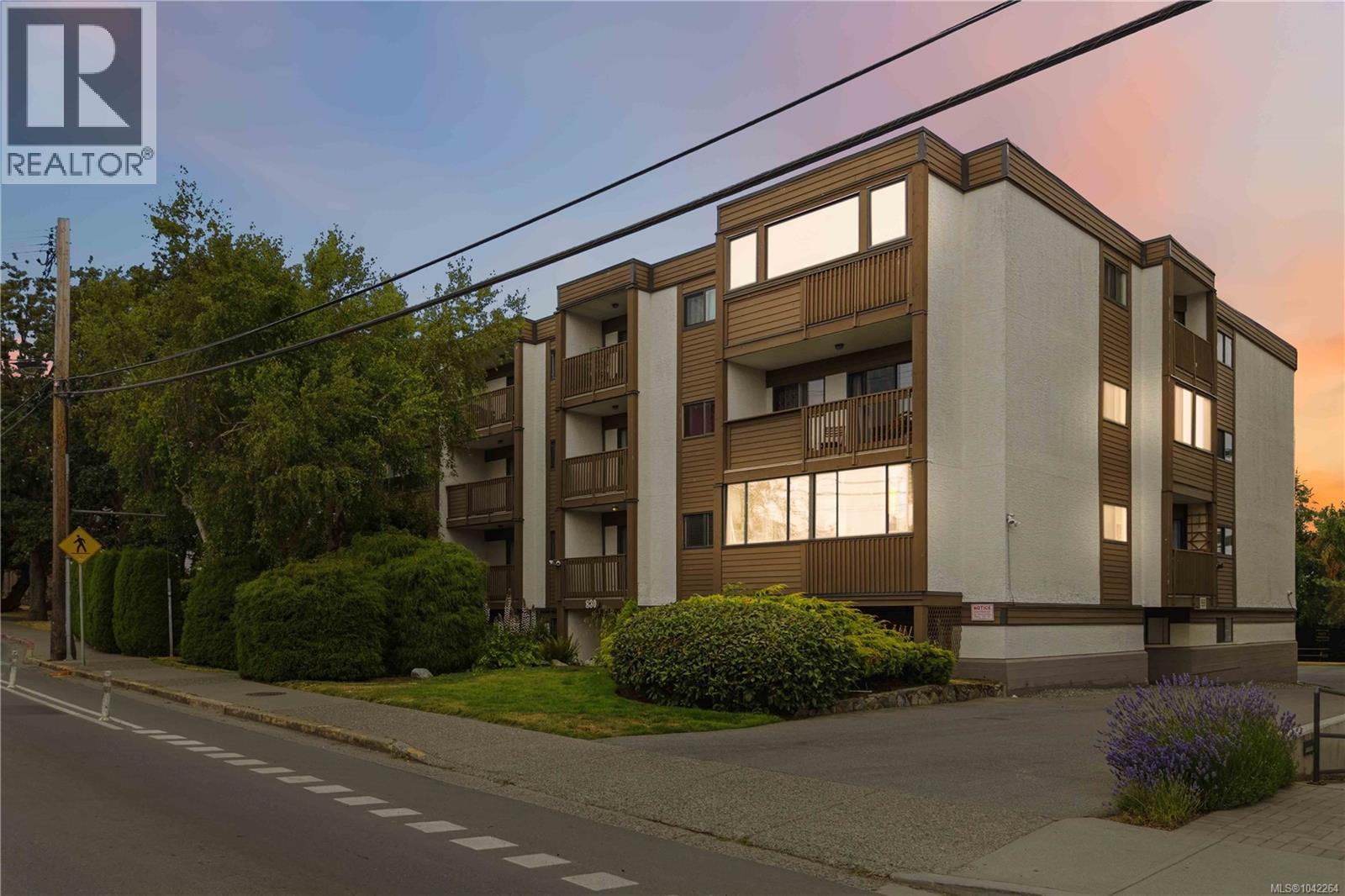 #304 830 Esquimalt Rd - 1