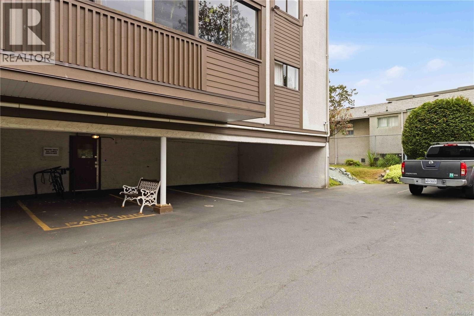 #304 830 Esquimalt Rd - 33