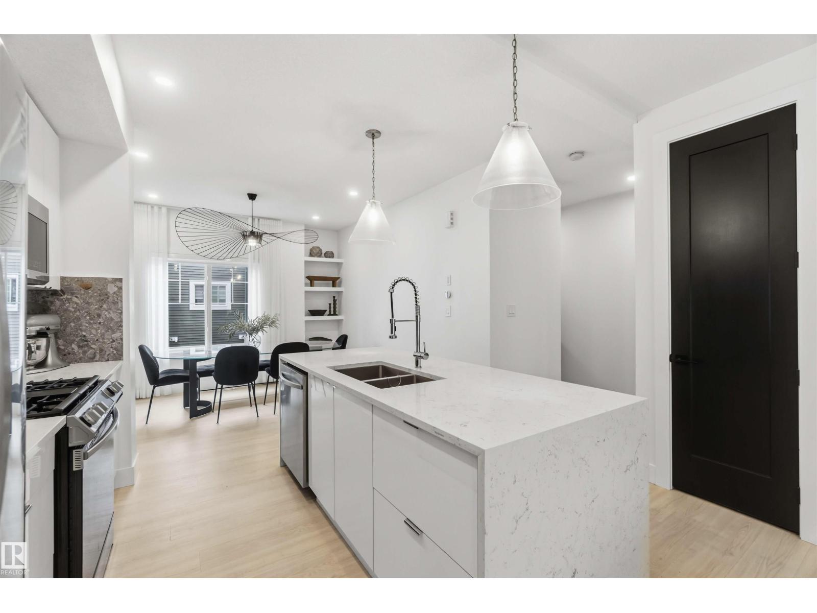 #67 230 EDGEMONT RD NW - 18