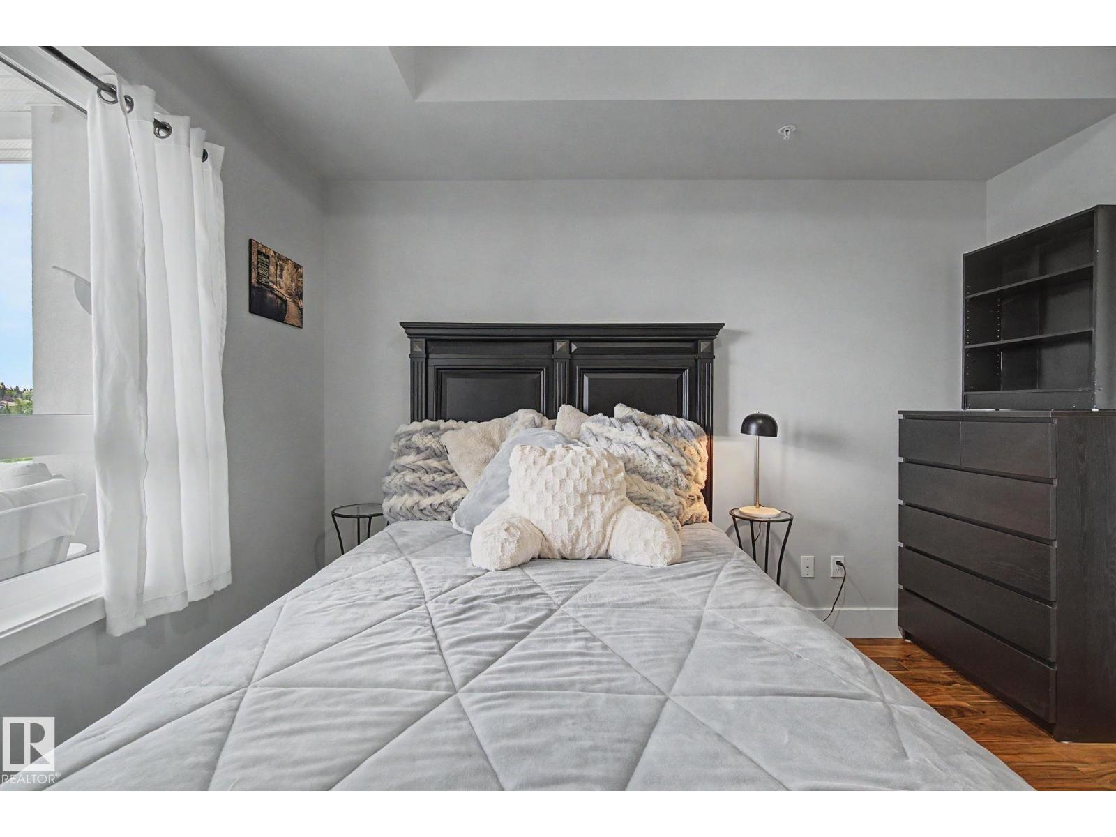#810 200 BELLEROSE DR - 17