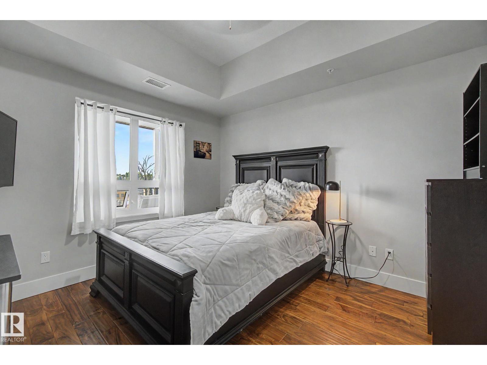 #810 200 BELLEROSE DR - 16