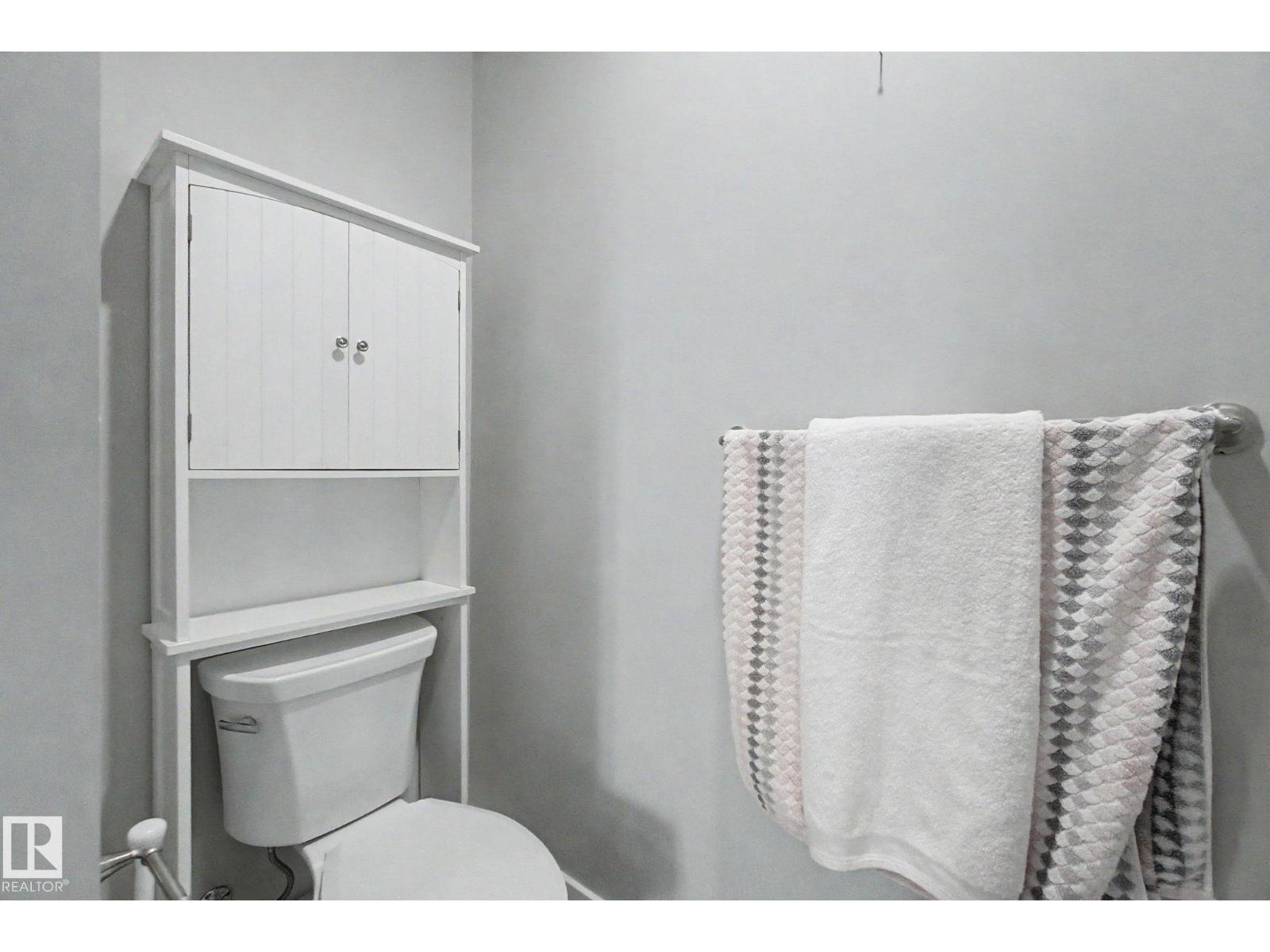 #810 200 BELLEROSE DR - 23