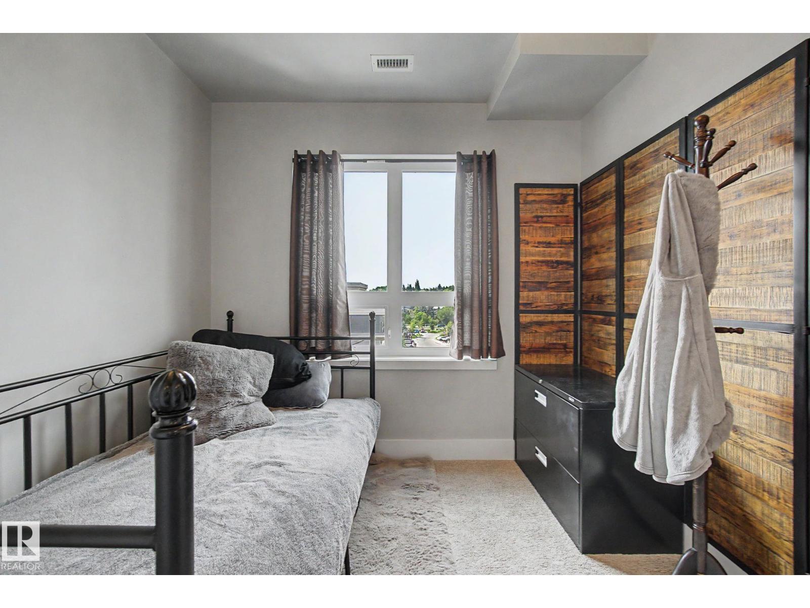#810 200 BELLEROSE DR - 25