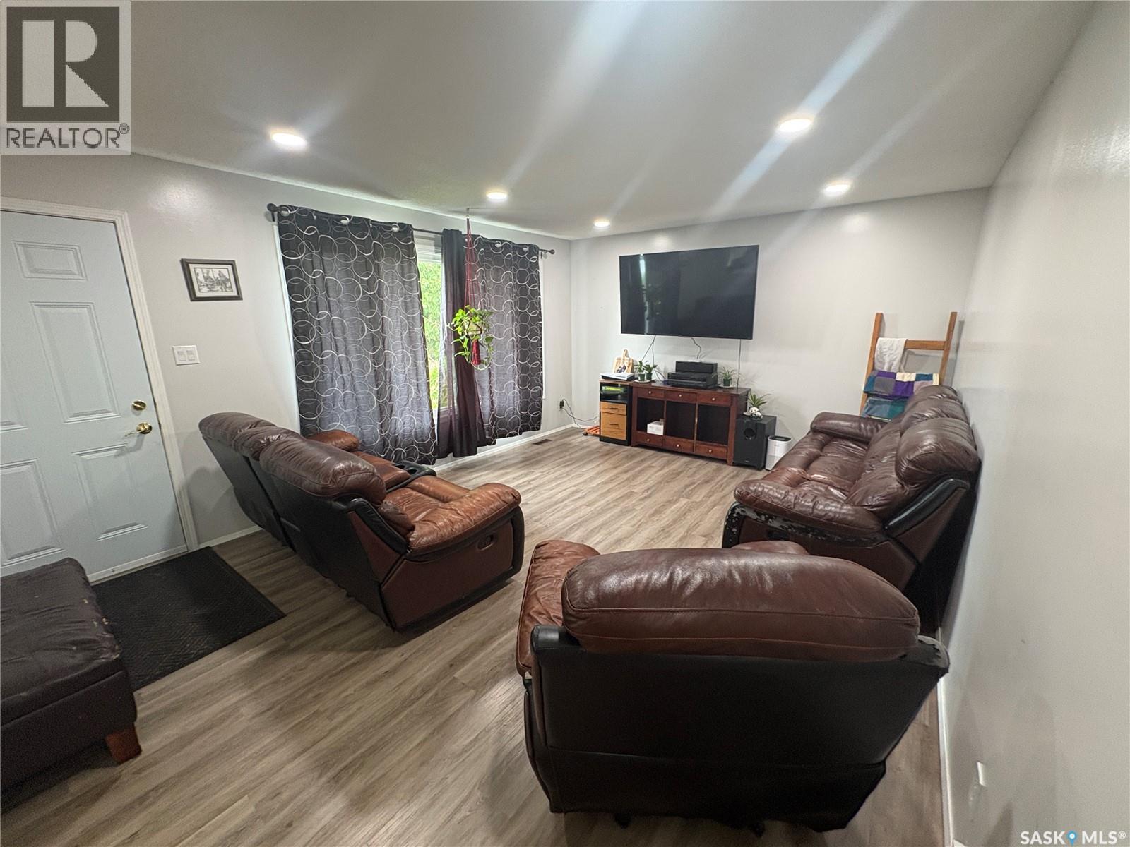 312 Bismark AVENUE - 11