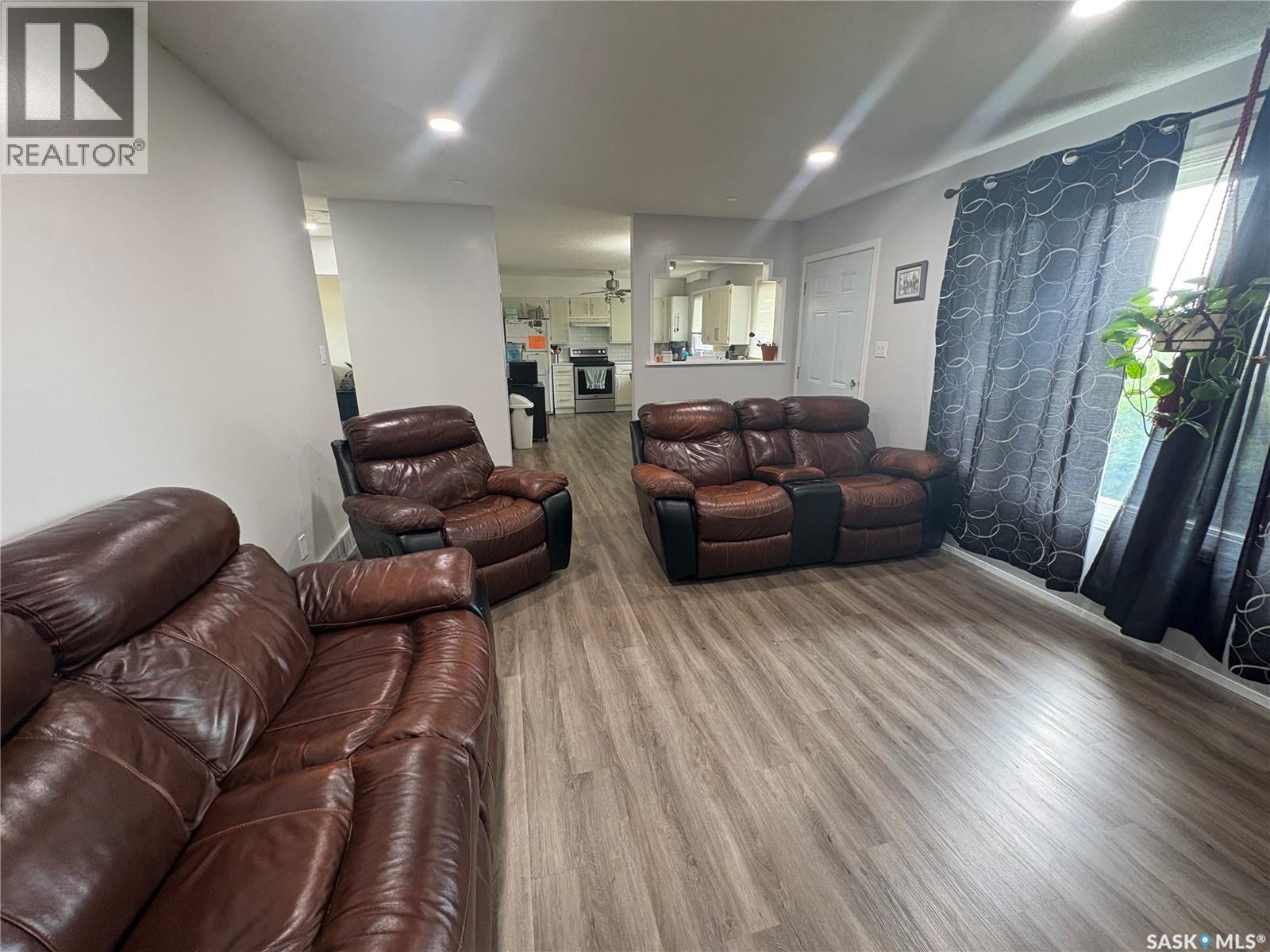 312 Bismark AVENUE - 12