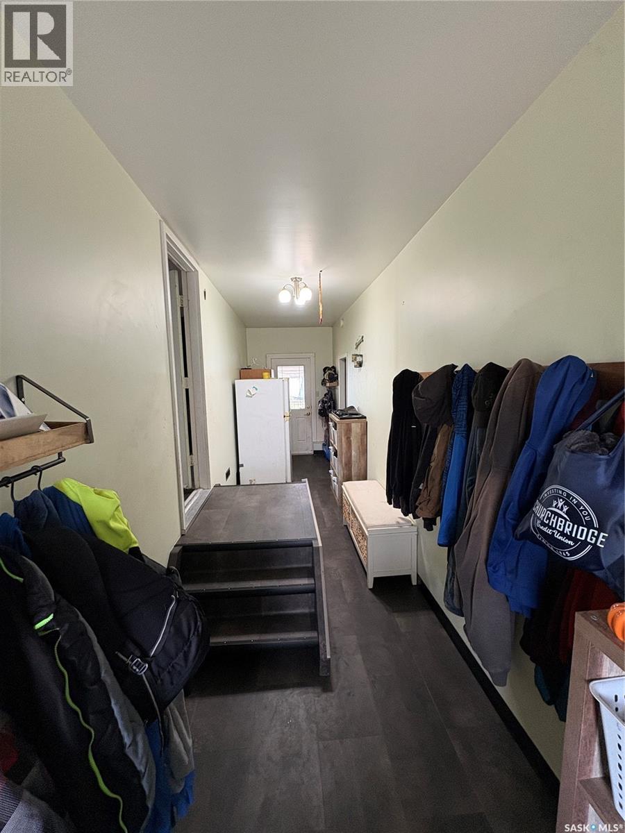 312 Bismark AVENUE - 2