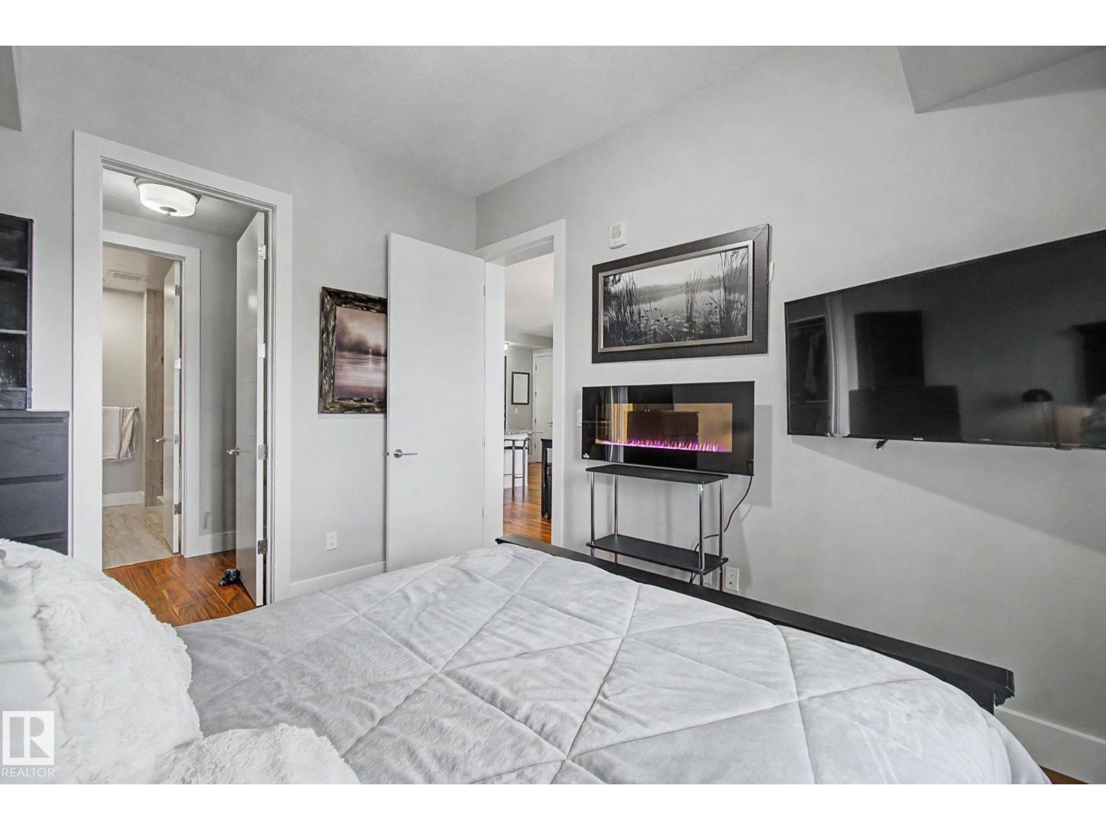 #810 200 BELLEROSE DR - 18