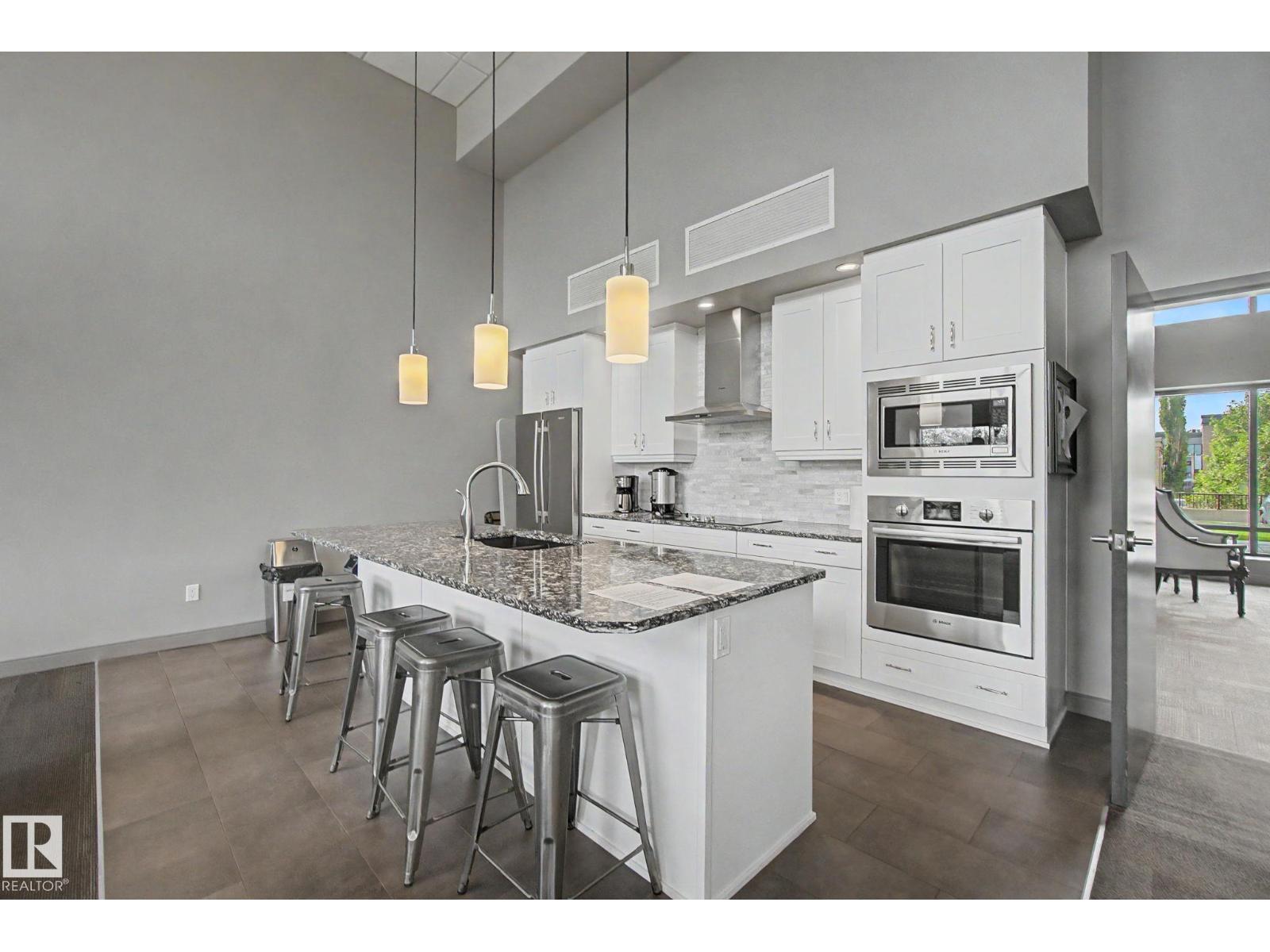 #810 200 BELLEROSE DR - 40