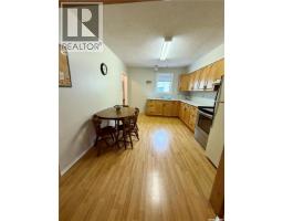 Enclosed porch - 312 Prince Street, Hudson Bay, SK S0E0Y0 Photo 8