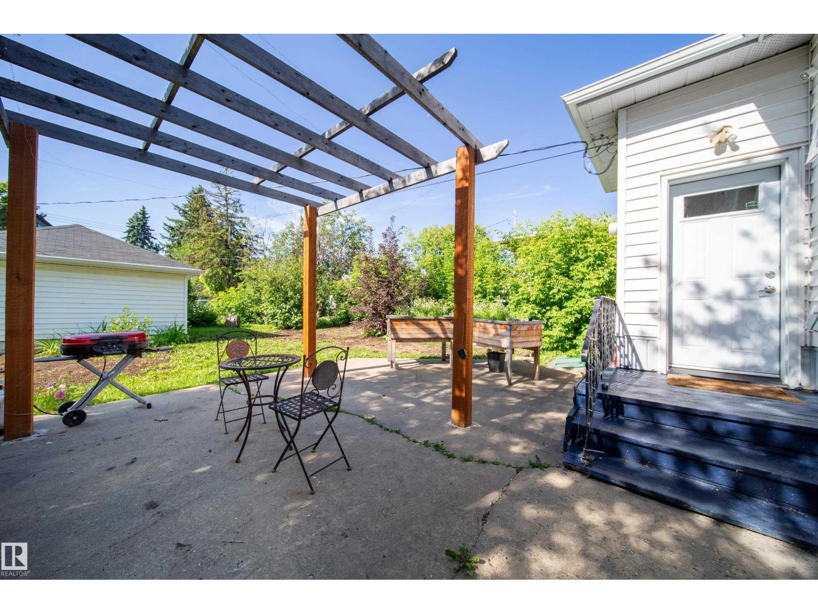 10671 63 AV NW - 38
